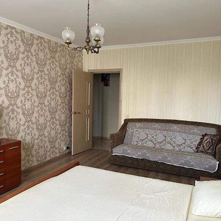 Apartments Kharkivs'Ke Highway Kiev Bagian luar foto