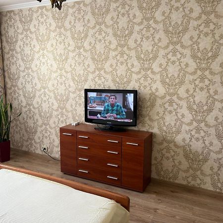 Apartments Kharkivs'Ke Highway Kiev Bagian luar foto